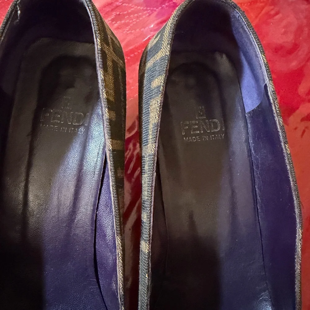 Vintage Fendi Beige Brown FF Logo Block Heel Pumps with Burgundy Heel - Picture 5 of 5